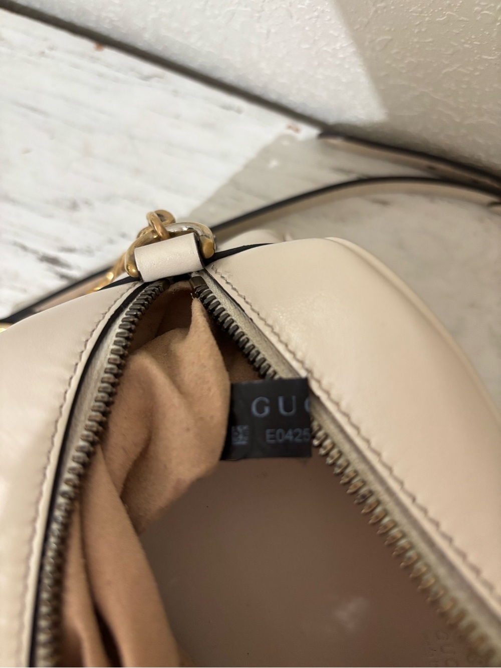 Authentic Gucci Ivory Quilted Leather Crossbody with Gold GG - Picture 12 of 16